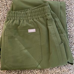 Figs Women’s Dark Olive Yola Skinny Scrub Pants. Size small
